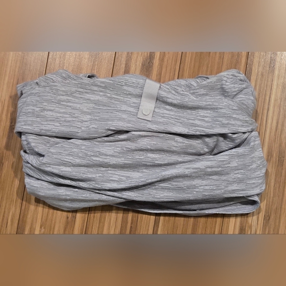 NWOT Lululemon Infinity Scarf - Picture 2 of 8
